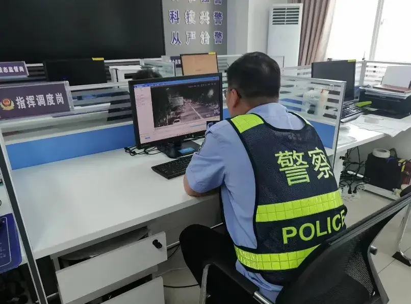 对民警的高效工作和热心帮助表示衷心感谢,她激动地说:"谢谢人民警察!
