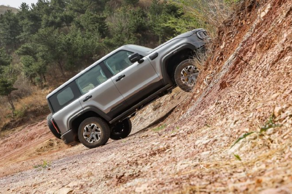首次挑战好汉坡即成功!聂小雨开的什么越野车,连李益斌都赌输了