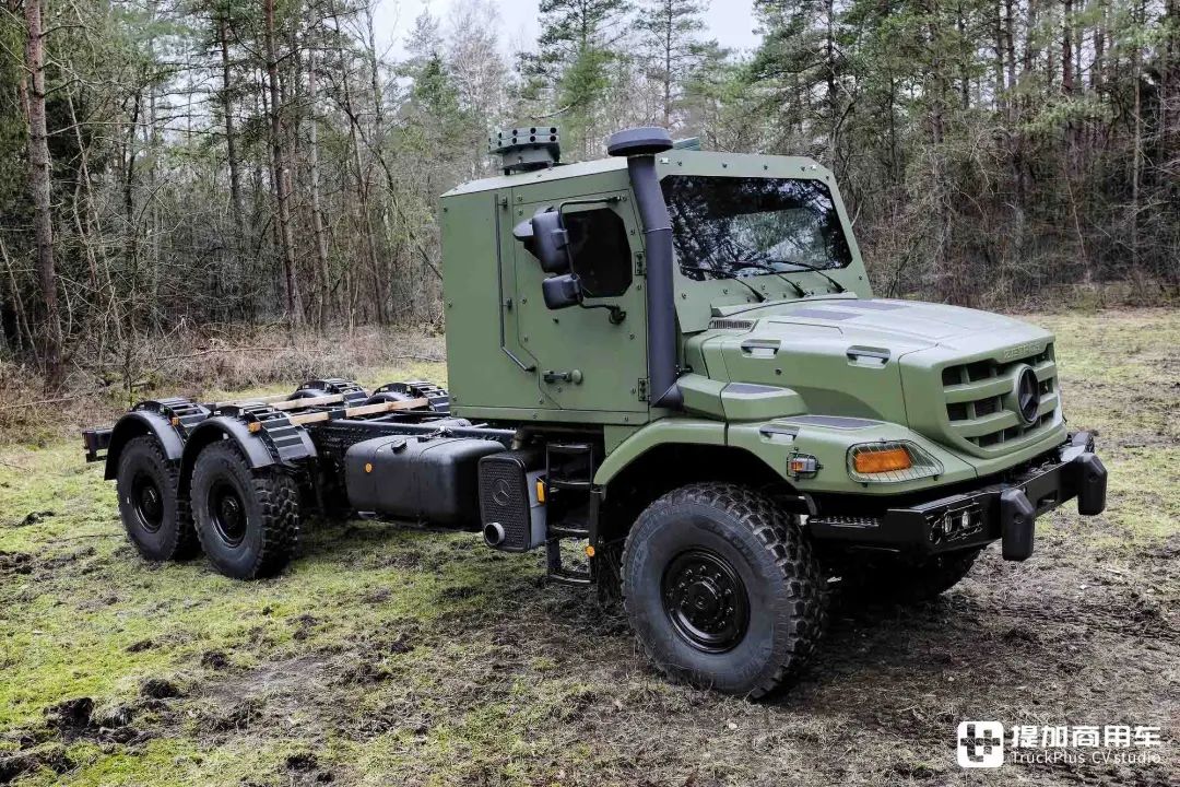 zetros 8x8防弹车型,乌尼莫克4x4底盘亮相,eurosatory防务展奔驰展品