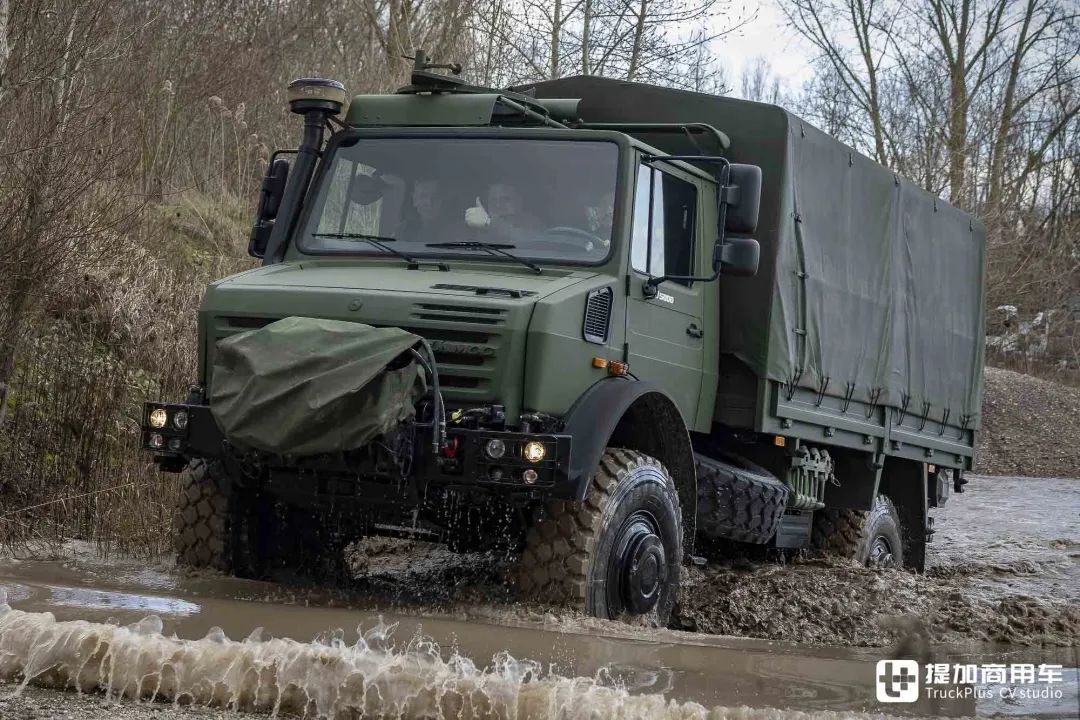 zetros 8x8防弹车型,乌尼莫克4x4底盘亮相,eurosatory防务展奔驰展品