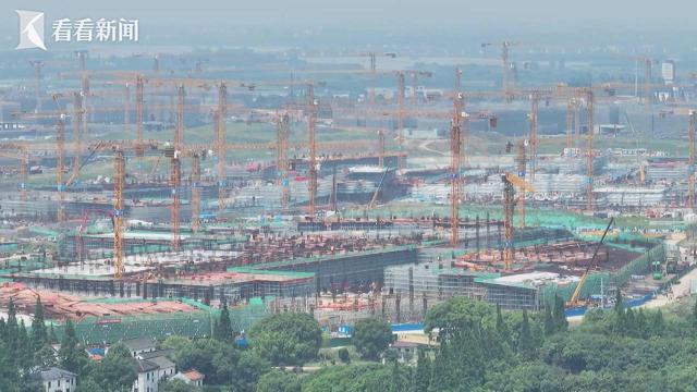 华东理工大学社会与公共管理学院教授张良指出:"把市区和郊区连通的
