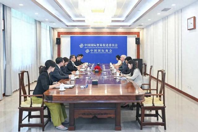 中國貿促會會長任鴻斌會見美國半導體行業協會總裁兼首席執行官約翰·諾伊弗 - 新浪香港