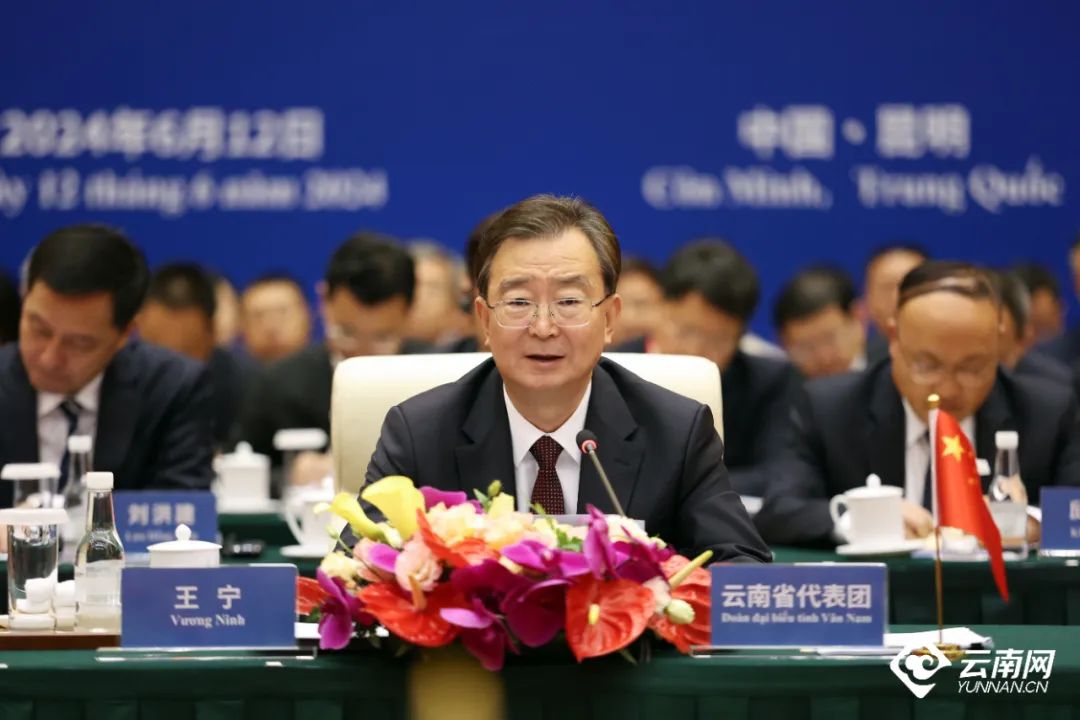 越南老街省委书记邓春峰,莱州省委书记杨宝美,奠边省委书记陈国强