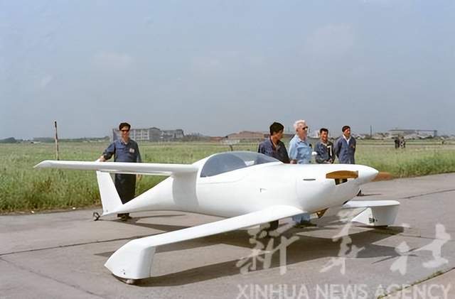 1983年6月4日,上海飞机制造厂第一次为美国魁基飞机公司装配的q2双座