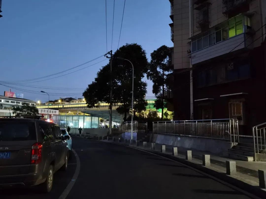 34盏太阳能路灯"上岗"!玉溪路终于不再黑漆漆|市民@代表委员