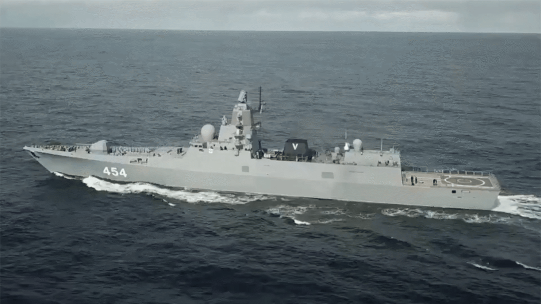 俄舰艇编队抵近!美军紧密监视