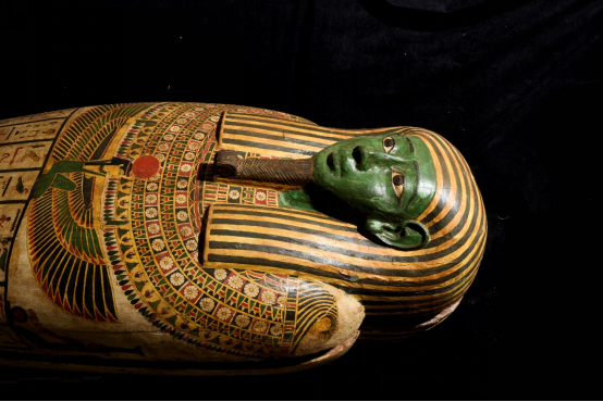 (彩绘人形棺)上海博物馆还将携手alight光禹莱特对三个展厅的内容进行