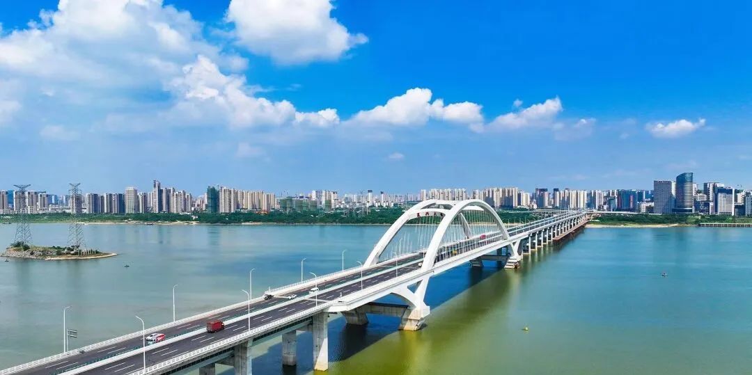 万般风情的身影多座跨江大桥连接新老城区彰显南昌的动感之美复兴大桥