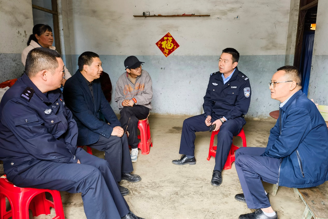 重庆:"余水情深工作室"绘就警民和谐美景
