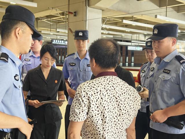 刚下火车就被控,北京铁路警方联动京津冀三地法院查"老赖"