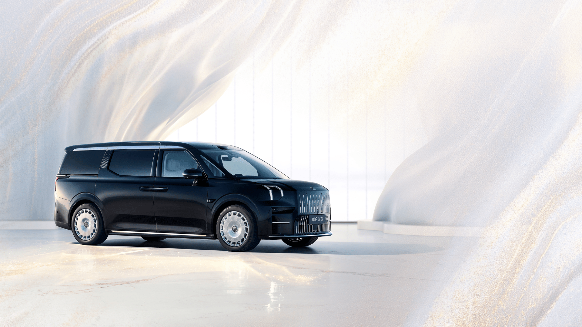 作为极氪的第二款车型兼首款mpv,极氪009原本的售