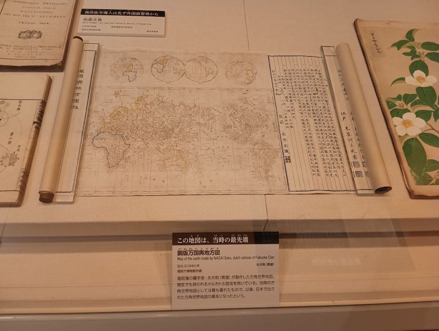 图9 江户晚期绘制的世界地图图10 西式咖啡厅内部格局这种"面向太平洋