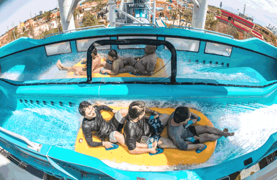 与昆明池的舒爽宁静不同,欢乐谷·玛雅海滩水公园的夏天充满热烈与