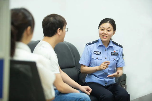 重庆铜梁:"90后女警"雷厉风行守平安