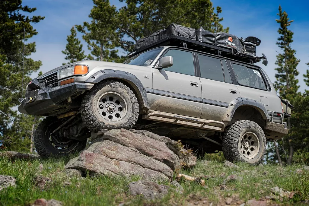 新浪汽车>汽车看点>自媒体>正文> 那一刻,年幼的我深深地爱上了越野车