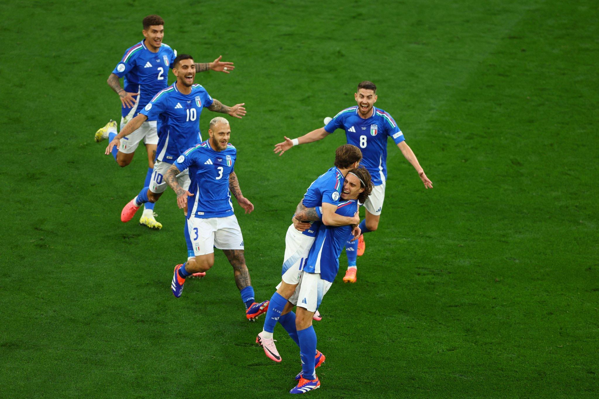 带着冠军记忆出征首战就渡劫,意大利的卫冕之路不轻松