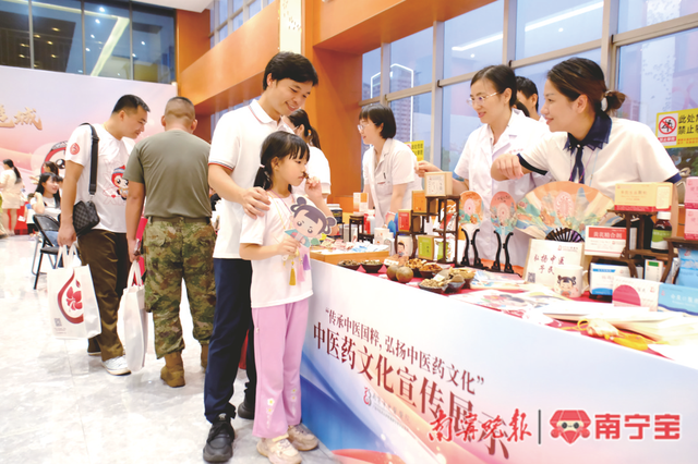 世界献血者日,南宁"热血侠"欢聚一堂共沐荣耀