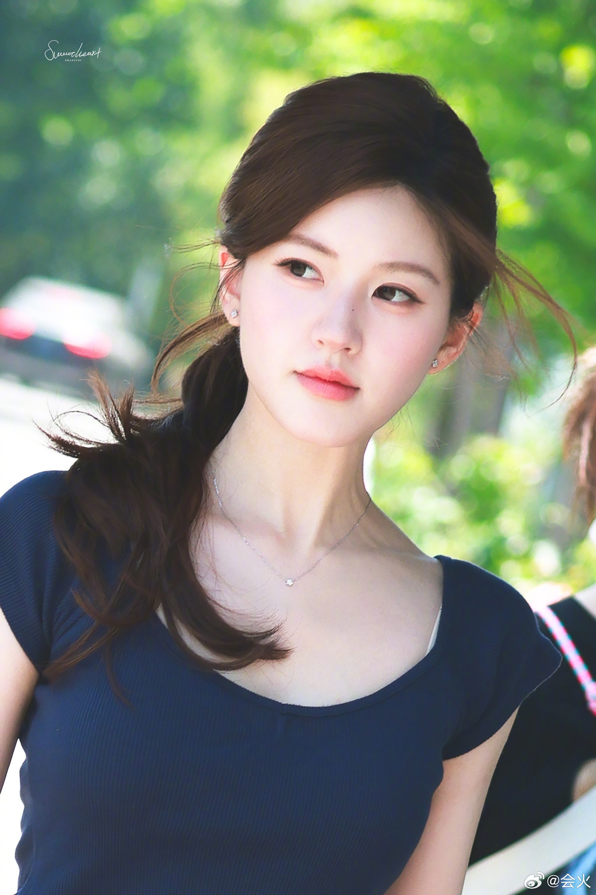 赵露思许妍今天两套造型，这种简约舒适风好美呀 Cr: logo|赵露思_新浪新闻