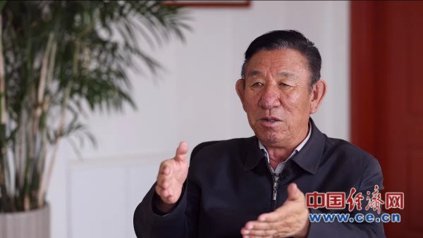 上个世纪,宁夏灵武白芨滩国家级自然保护区管理局原党委书记,局长