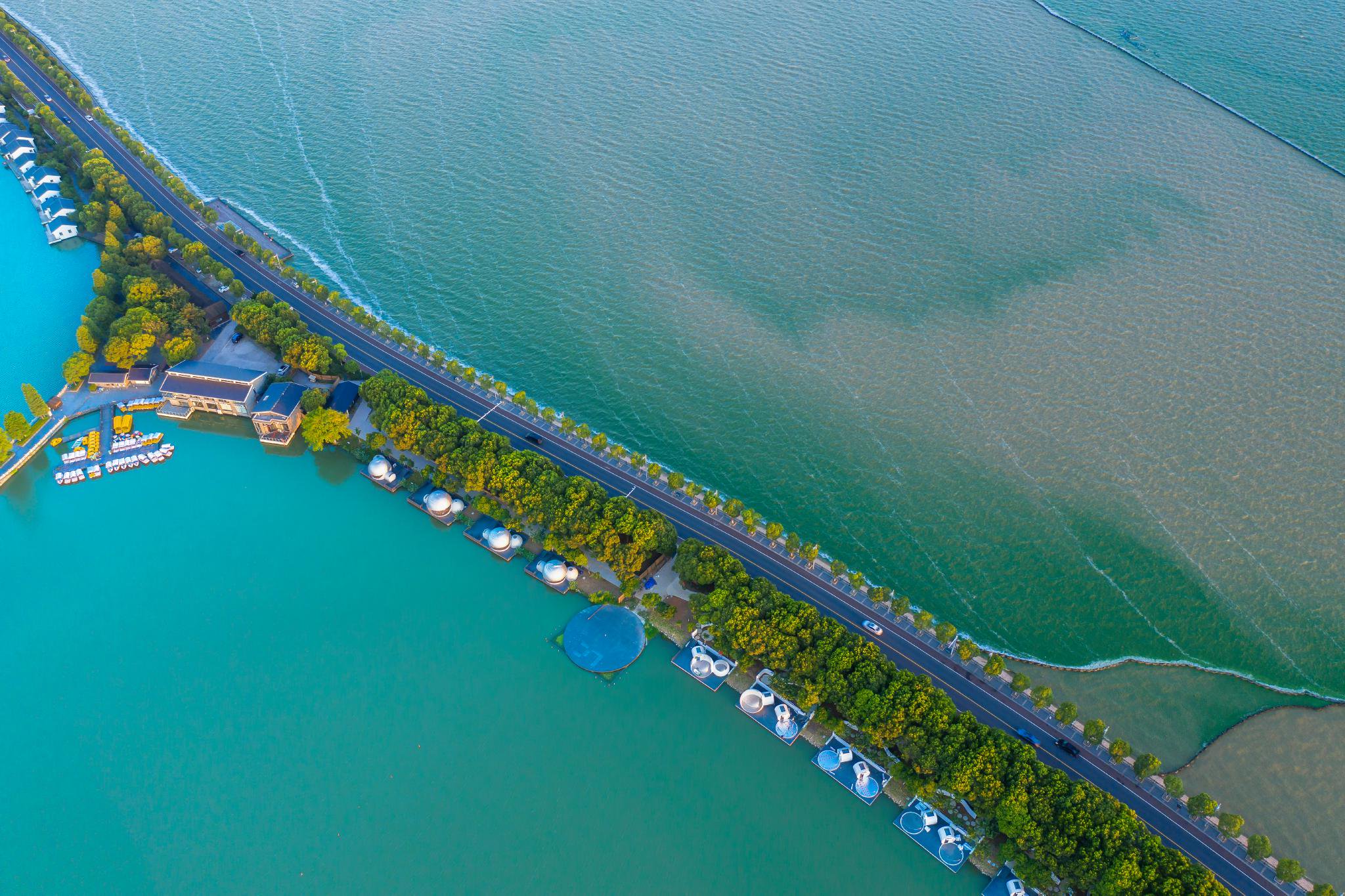 2019年8月5日,碧波荡漾太湖湾 刘松 图2024年6月14日,常州西太湖