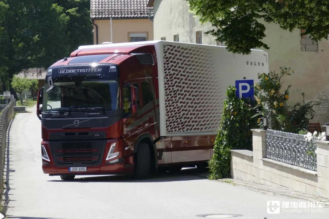 全车空气悬挂,生活设施丰富,顶配的沃尔沃fm 6x2载货车了解一下