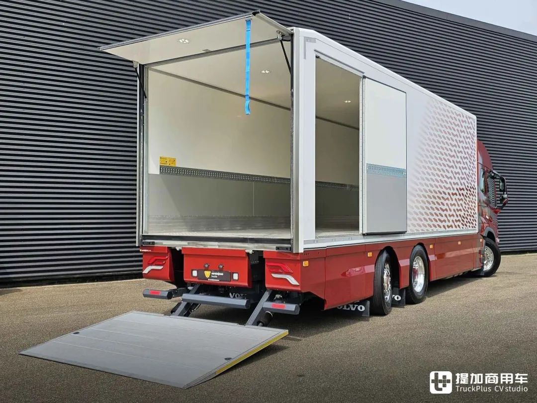 全车空气悬挂,生活设施丰富,顶配的沃尔沃fm 6x2载货车了解一下