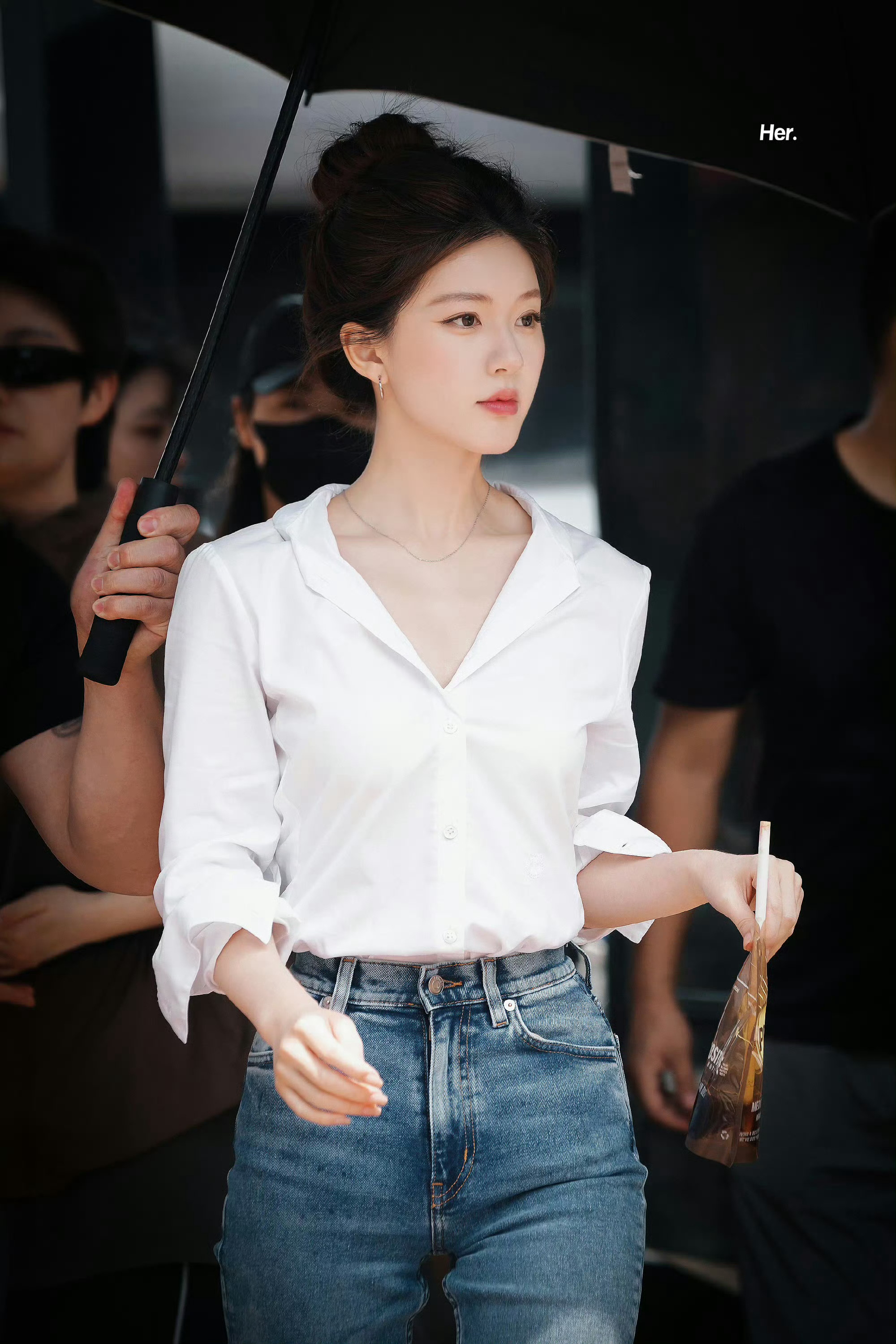 赵露思许妍的衣橱今日更新🈶两套都好好看啊啊啊一套元气少女一套姐感十足！|赵露思|许妍|衣橱_新浪新闻