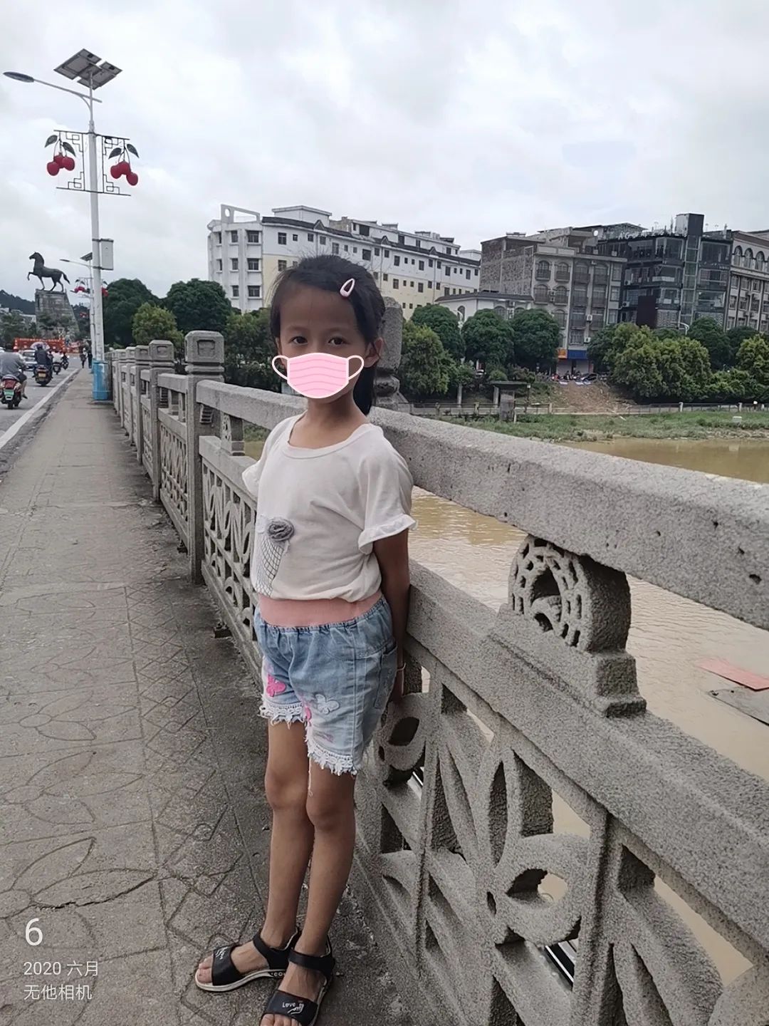 茜茜和妹妹去了大医院做了各项