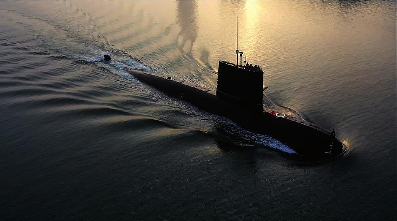海军某潜艇支队任务潜艇完成任务后返回港口（资料照片）。新华社发（茆琳 摄）