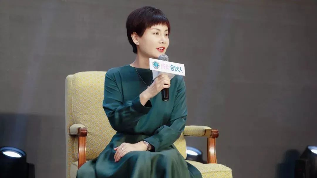 正是这些经典好书中,藏着女人成长所需要的秘密心法——把天聊死是