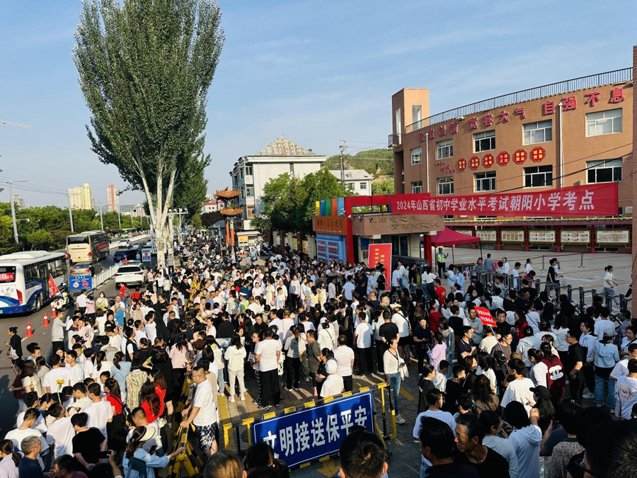 图为吕梁市离石区朝阳小学考点。