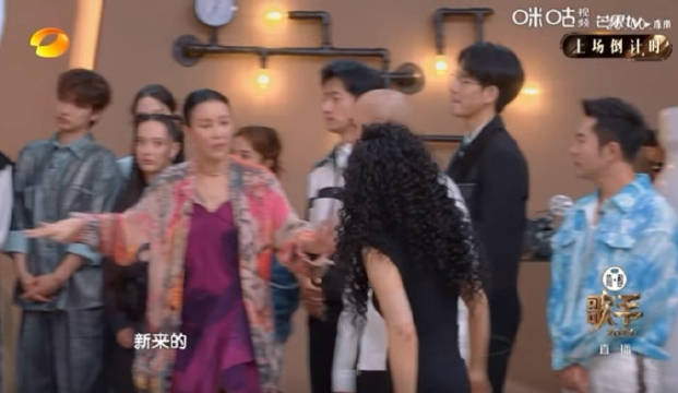 香缇莫：麻溜地吧哈哈哈哈哈哈哈哈哈哈哈哈哈哈哈哈哈哈哈全世界都说东北话_新浪新闻