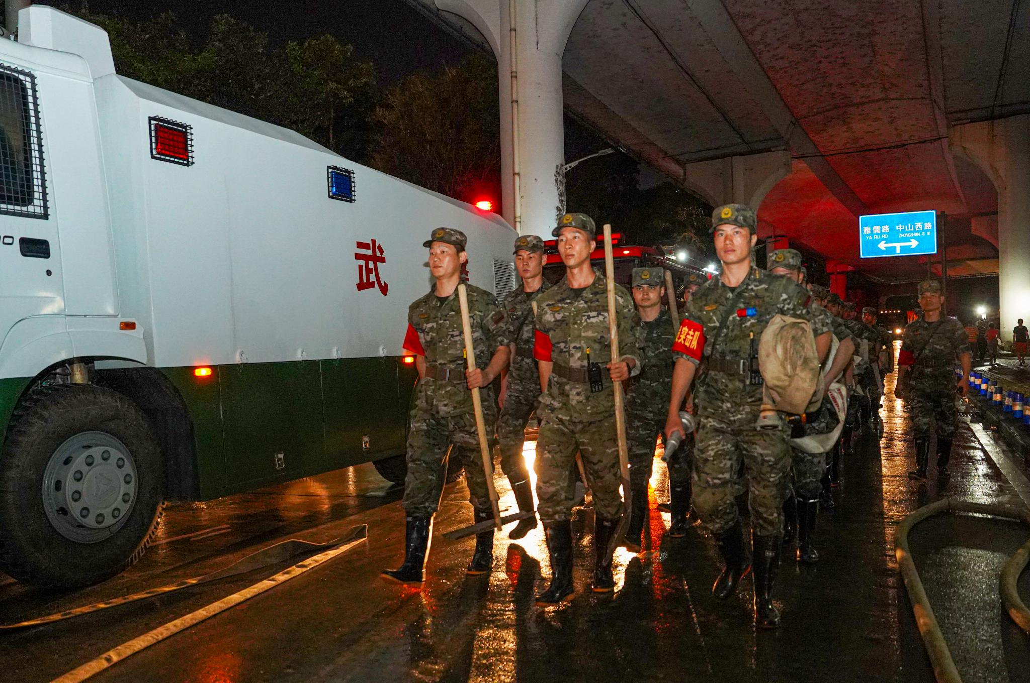 接柳州市政府请求,经请示上级获批后,当日21时30分许,武警广西总队