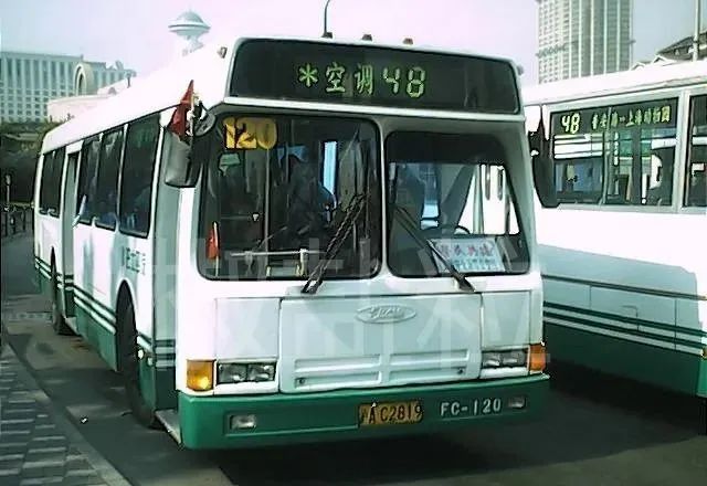 48路CFC6110GD（FC）型空调客车，普安路（朱达艺 摄，2002）