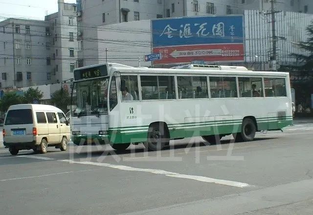48路SK6105KHP1型空调客车，程家桥@虹桥路（朱达艺 摄，2003）