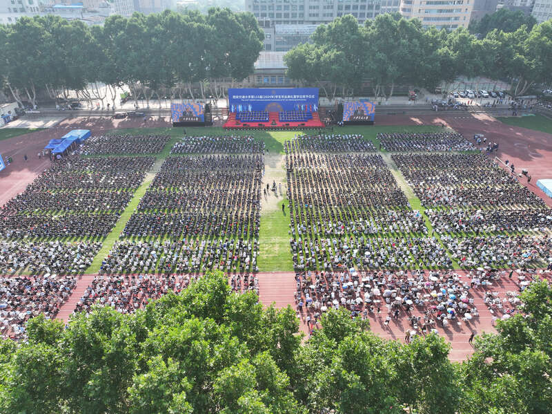高校毕业生应如何面向基层就业 通过补贴支持应届生到农村就业可行吗