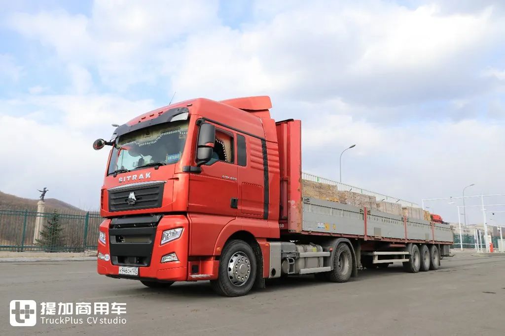 国产卡车越来越多,俄罗斯卡车真破旧,还有日系卡车在跑?