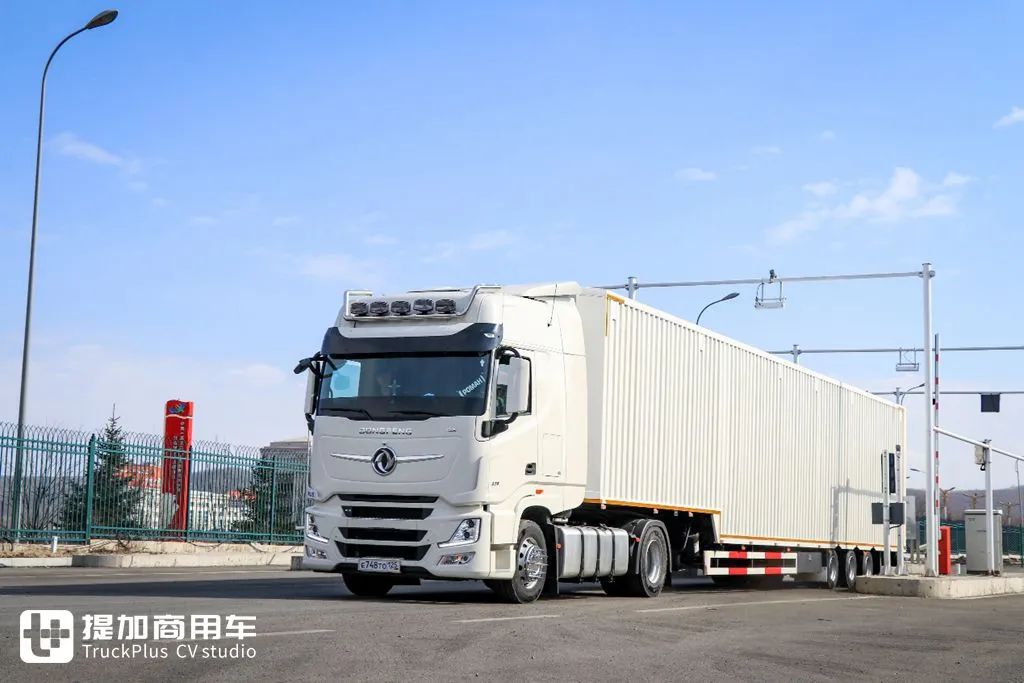 国产卡车越来越多,俄罗斯卡车真破旧,还有日系卡车在跑?