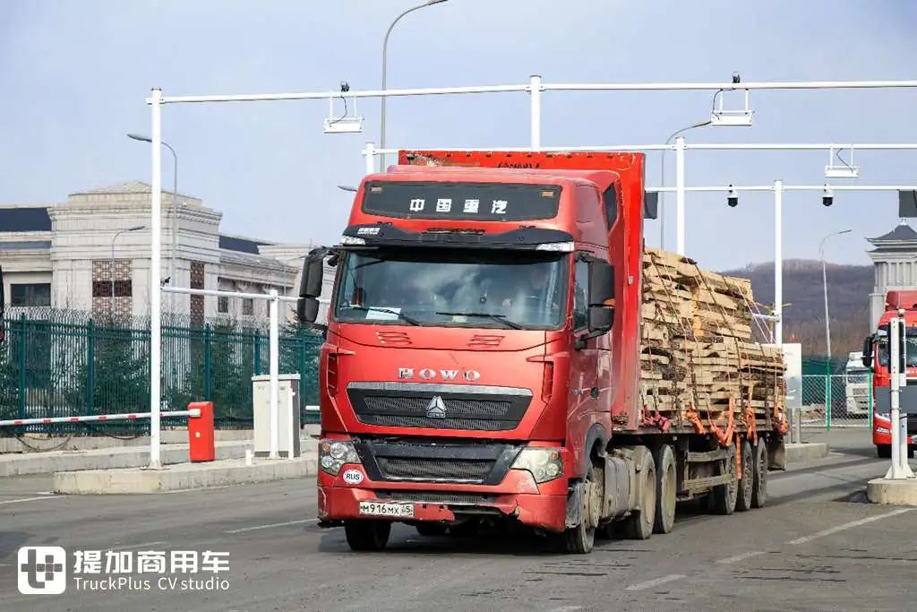 国产卡车越来越多,俄罗斯卡车真破旧,还有日系卡车在跑?