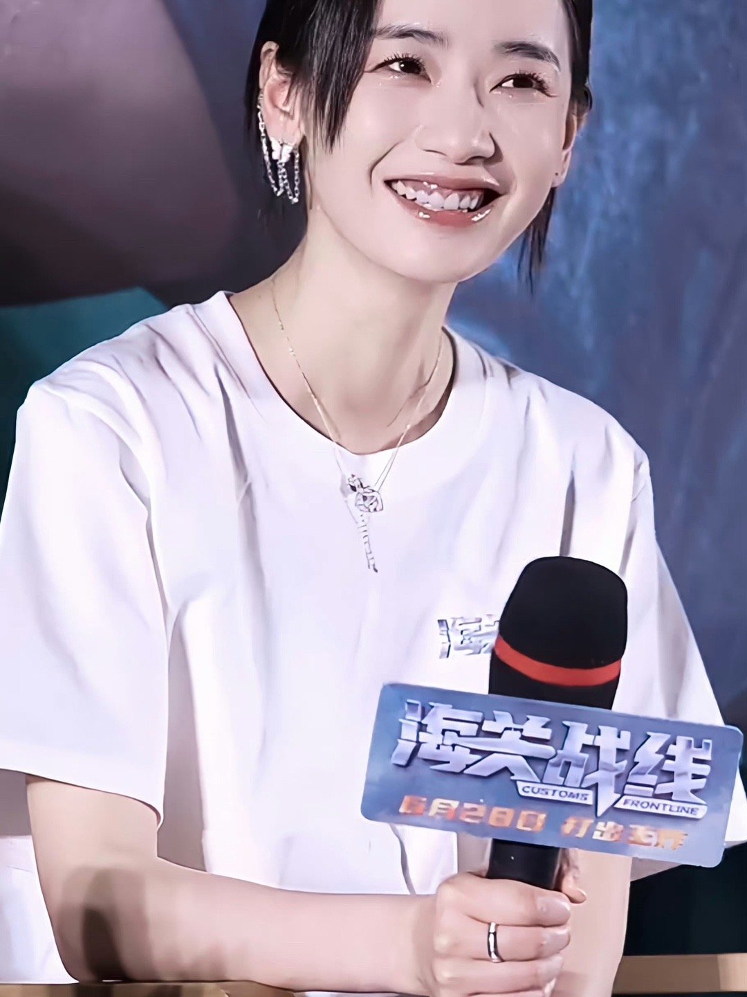 刘雅瑟在《海关战线》首映礼现场分享拍摄时，有一场戏拍完心都要跳出来了…|谢霆锋|模仿_新浪新闻