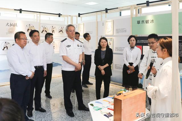 省委政法委副书记李光辉,团省委副书记王智超,省司法厅副厅长梁向东