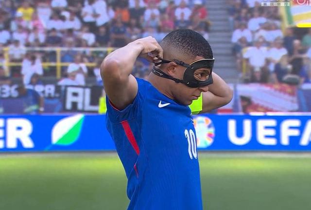 "忍者神龟"姆巴佩登场!法国1:1波兰 小组第二出线