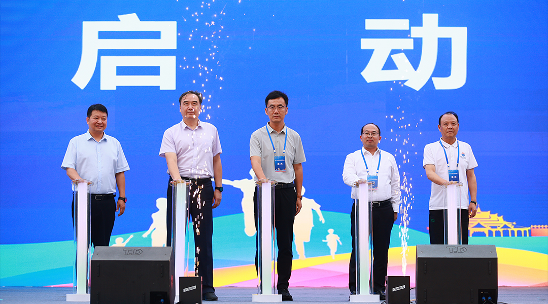 6月23日,第七届茅台王子全国广场舞大赛暨"茅台王子·明亮少年"2024年