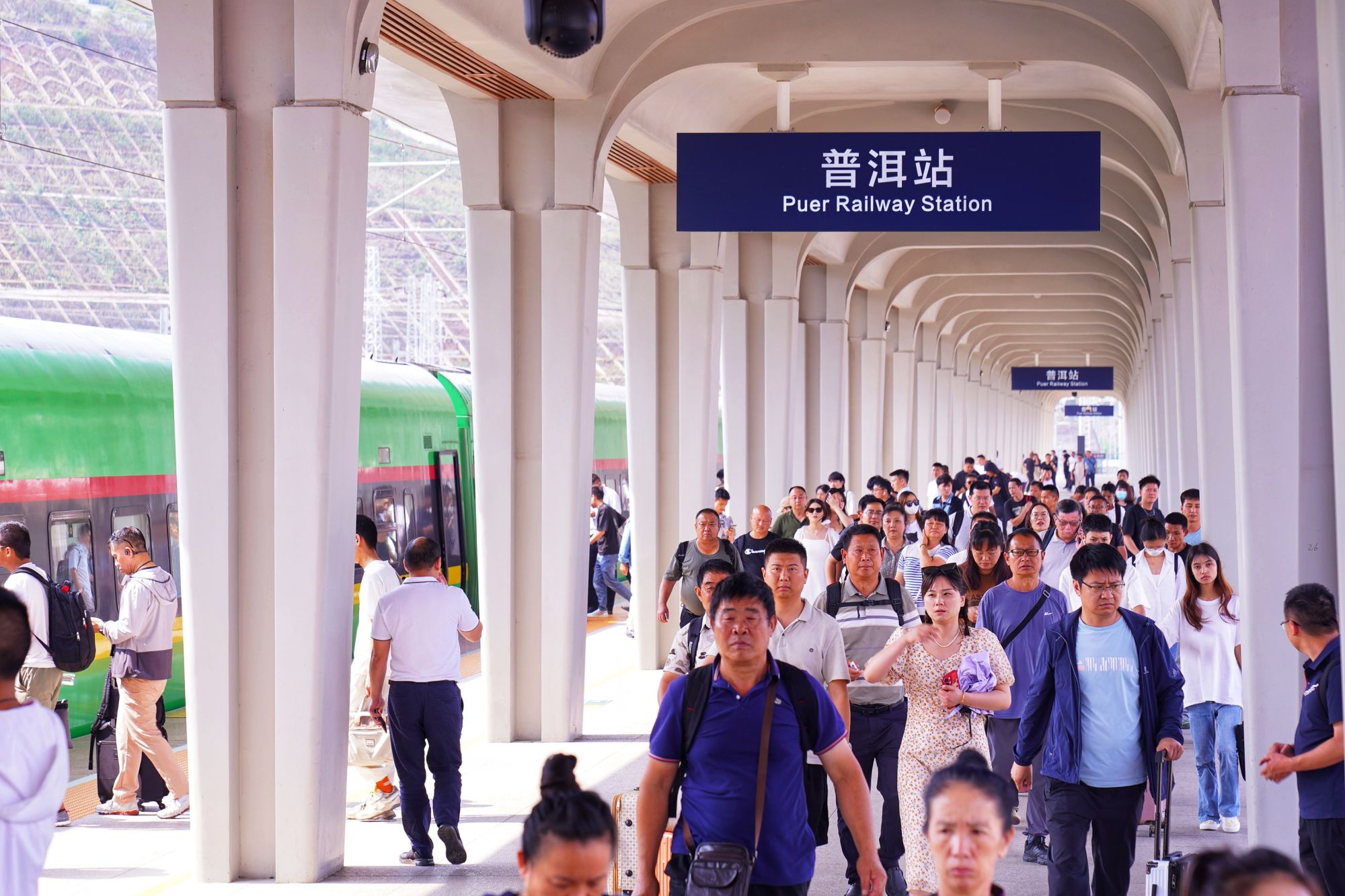 暑运还未开始,中老铁路普洱站客流明显上升. 纳建博 摄