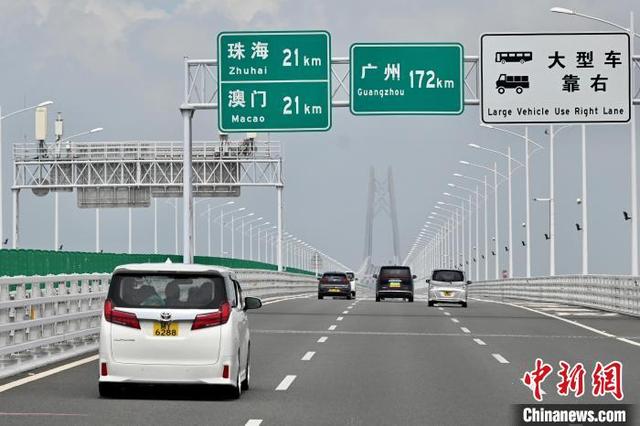 "每7辆合资格私家车就有1辆参加港车北上" ——专访香港特区政府