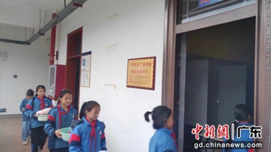 “澡堂计划”是在广州市黄埔发动社会力量帮助三都县山区学校建设学生澡堂。通讯员 供图