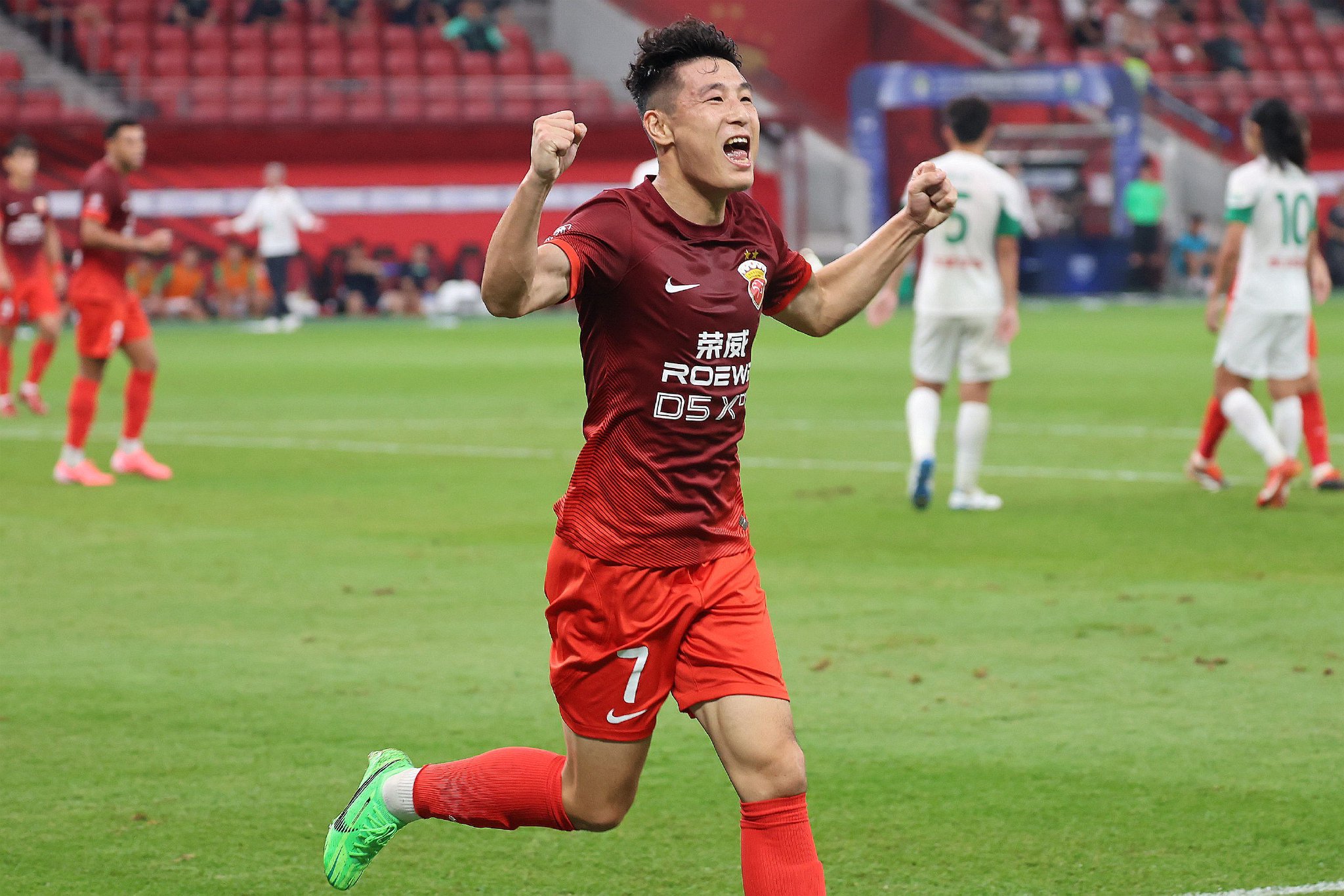 武磊完成帽子戏法,海港达成联赛十连胜