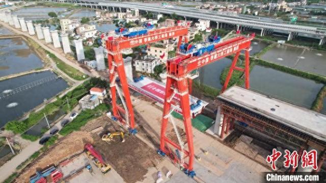 深江高铁全线进入架梁施工阶段。广铁集团 供图