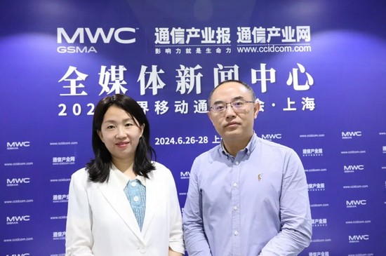 在2024MWC上海全媒体访谈间，浩鲸科技中国CTO钟健松与通信产业报全媒体副总编赵妍对话如何构建数智生产力。