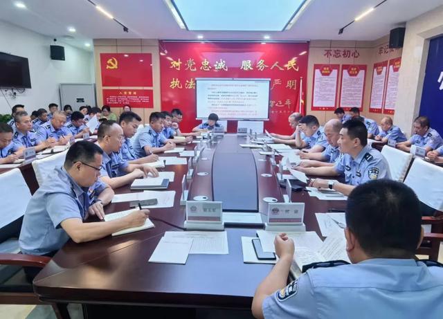 "无悔的忠诚" 西安公安机关先进典型事迹报告会 | 李 杰:一路守护最美